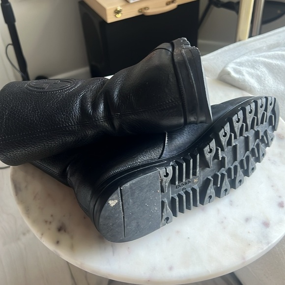 Gucci leather ankle boots with fur lining. - Picture 6 of 9